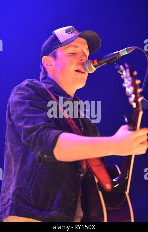 Glasgow, UK. 10 Mär, 2019. Travis Denning führt auf dem Land zu Land Musikfestival auf der Hydro-Arena in Glasgow. Credit: Colin Fisher/Alamy leben Nachrichten Stockfoto