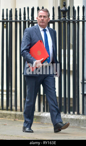 London, Großbritannien. 11. Mär 2019. Minister an den Sitzungen in Downing Street 10 am Anfang einer anderen Woche wichtiger Brexit - ähnliche Stimmen. Liam Fox kommt Credit: PjrFoto/Alamy leben Nachrichten Stockfoto