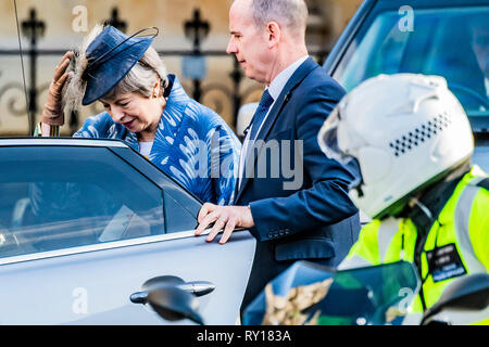 Westminster Abbey, London, UK. 11 Mär, 2019. Premierminister, Theresa May Blätter - ein Service der Feier des 70. Jahrestages des modernen Commonwealth von Westminster Abbey. Credit: Guy Bell/Alamy leben Nachrichten Stockfoto