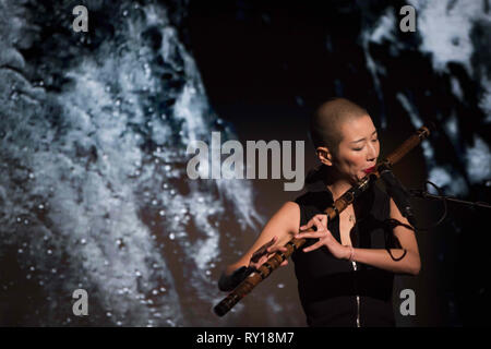 Santa Ana, CA, USA. 7 Mär, 2019. Shanghai Musik Künstler Rong Ying während Guo Pei Couture über Gala an der Bower Museum in Santa Ana, Kalifornien. Credit: Mark Samala/ZUMA Draht/Alamy leben Nachrichten Stockfoto