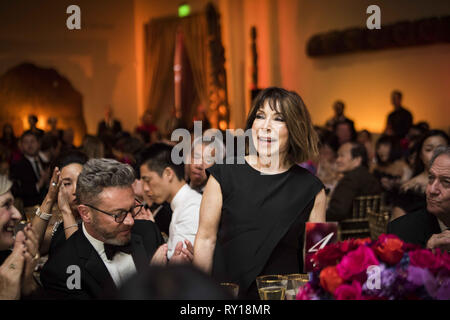 Santa Ana, CA, USA. 7 Mär, 2019. SCAD Präsident und Gründer Paula Wallace während Guo Pei Couture über Gala an der Bower Museum in Santa Ana, Kalifornien. Credit: Mark Samala/ZUMA Draht/Alamy leben Nachrichten Stockfoto