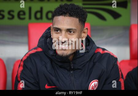 Düsseldorf, Deutschland. 11 Mär, 2019. firo: 11.03.2019, Fußball, 2018/2019, 1.Bundesliga Fortuna Düsseldorf Düsseldorf - Eintracht Frankfurt Portrait auf der Bank Sebastien Haller | Verwendung der weltweiten Kredit: dpa/Alamy leben Nachrichten Stockfoto