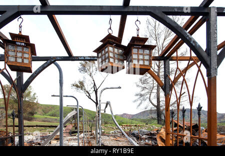 Agoura Hills, Kalifornien, USA. 11 Mär, 2019. Die Seminole Federn Mobile Home Park, wo fast 100 Häuser einige Vor vier Monaten während der woolsey Feuer zerstört wurden. Credit: Brian Cahn/ZUMA Draht/Alamy leben Nachrichten Stockfoto