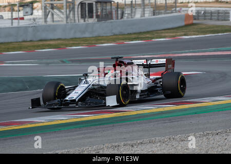 Barcelona, Spanien, Feb, 19., 2019 - Antonio Giovinazzi (99) von Italien und Alfa Romeo Racing Ferrari auf Spur während der 2. Tag des F1-Wintertests. Stockfoto