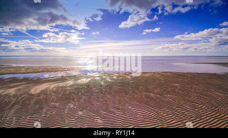 Landschaft mit Blick auf den Strand Horizont in Parnu Estland am späten Nachmittag Stockfoto