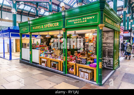 Marks und Spencer Original Penny Markt Kirkgate Basar in Leeds, Leeds, West Yorkshire GROSSBRITANNIEN Stockfoto