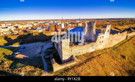 Die 360 Grad Blick auf die Ruine der Burg von Rakvere. Die Ruinen des alten mittelalterlichen Schloss befindet sich in der Hügel in Estland gefunden Stockfoto