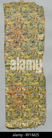 Fragment, 1800. China, Qing Dynastie (1644-1912). Damast, Seide; gesamt: 72,5 x 23,5 cm (28 9/16 x 9 1/4 in Stockfoto