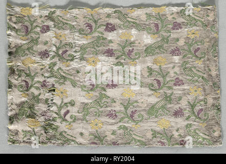 Textile Fragment, 1600. Italien, 17. Seide lampas; insgesamt: 15 x 23 cm (5 7/8 x 9 1/16 in Stockfoto