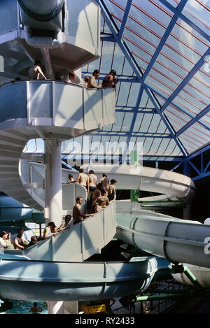 Indoor-Spaß-pool im Butlins Funcoast Welt. Skegness. Lincolnshire. England. Ca. 80er Jahre Stockfoto