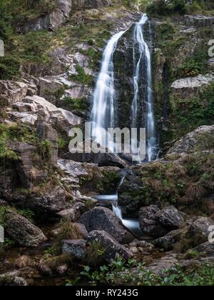 Wasserfall des Flusses Belelle ('Fervenza do Rio Belelle'), Ferrol, Galicien Stockfoto