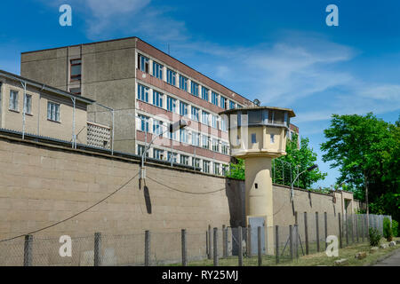 Wachturm, Stasi-Gedenkstaette, Genslerstrasse, Hohenschönhausen, Lichtenberg, Berlin, Deutschland Stockfoto