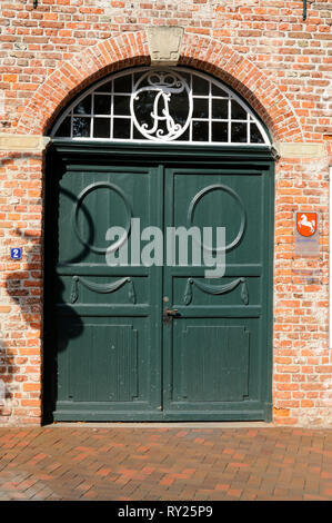 Eingangstür Amtsgericht Jever, Niedersachsen, Deutschland, Europa. | Tür Amtsgericht Jever, Niedersachsen, Deutschland, Europa. Stockfoto