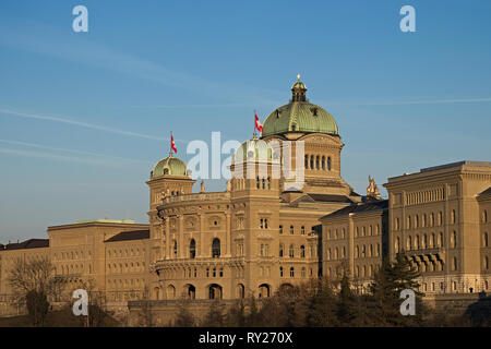 Die Bundesregierung Palace (1902), das Parlamentsgebäude (Bundeshaus) Gehäuse der Bundesrat, Bern, Hauptstadt der Schweiz, in Europa. Das Gebäude ist s Stockfoto