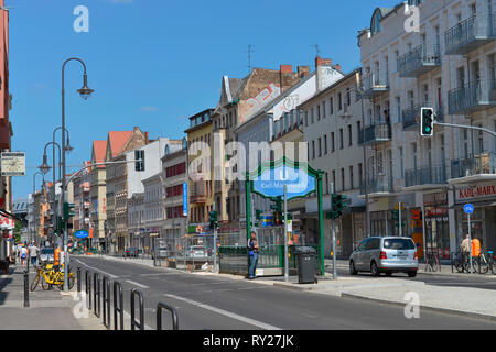 Karl-Marx-Straße in Neukölln, Berlin, Deutschland Stockfoto