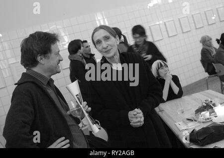 Deutschland, Essen, 24.11.2008: Pina Bausch im Gespräch mit Thierry De Mey nach einem Tanz Gala bei PACT Zollverein als Teil der Internationalen,Deutschl Stockfoto