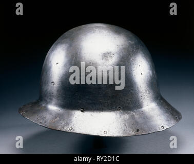 Wasserkocher hat (Krieg hat), C. 1460. Italien, 15. Stahl; gesamt: 30,3 x 25,9 x 17,5 cm (11 15/16 x 10 3/16 x 6 7/8 in Stockfoto