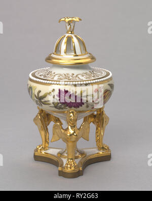 Urn und Abdeckung, C. 1815. Flug, Barr und Barr (Britisch). Künstliche Porzellan; gesamt: 19,2 x 11,5 cm (7 9/16 x 4 1/2 in. Stockfoto