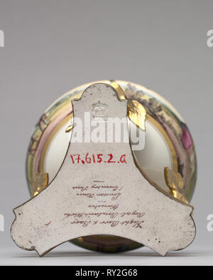 Urn, C. 1815. Flug, Barr und Barr (Britisch). Künstliche Porzellan; gesamt: 18,6 x 11,4 cm (7 5/16 x 4 1/2 in. Stockfoto