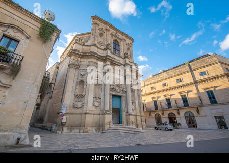 Lecce, Apulien, Italien - Fassade der katholischen Kirche der Hl. Klara (Chiesa di Santa Chiara) In Piazzetta Vittorio Emanuele II Platz. Die Region Apulien Stockfoto