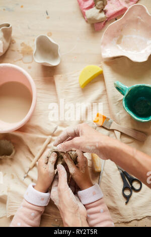 Mutter und Kind tun Kunst Stockfoto