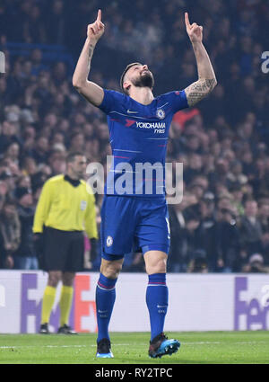 LONDON, ENGLAND - 21. FEBRUAR 2019: Olivier Giroud von Chelsea feiert, nachdem er während der zweiten Etappe der UEFA Europa League 2018/19 Runde 32 Spiel zwischen Chelsea FC (England) und Malmö FF (Schweden) an der Stamford Bridge gezählt. Stockfoto