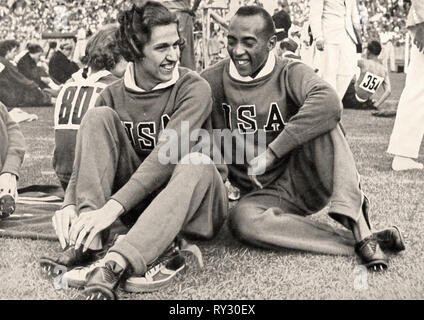 Olympischen Spielen 1936 Berlin - Gold Medaillengewinner Helen Stephens und Jesse Owens bei den Olympischen Spielen 1936 in Berlin Stockfoto