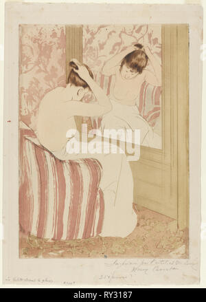 Die Coiffure, 1890-1891. Mary Cassatt (American, 1844-1926). Die kaltnadel und Aquatinta; Plattenrand: 36,8 x 26,7 cm (14 1/2 x 10 1/2 in. Stockfoto