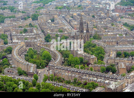 Luftaufnahme von St. Mary's Kathedrale und das West End in der New Town von Edinburgh. Stockfoto