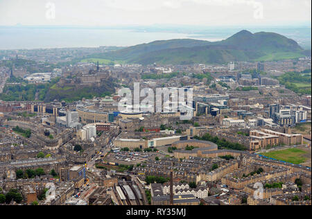 Luftaufnahme des westlichen Ende von Edinburgh City Centre. Stockfoto