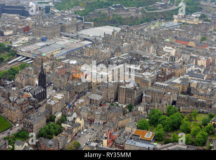 Luftbild der Altstadt von Edinburgh entfernt. Stockfoto