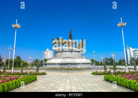 Aschgabat Turkmenistan berühmten Achaltekkiner Teke Pferde Denkmal Stockfoto