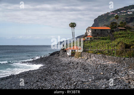 Strand und Küste von Faja dos Padres, Madeira, Portugal, Europa | Strand und Küste in Faja dos Padres, Madeira, Portugal, Europa Stockfoto