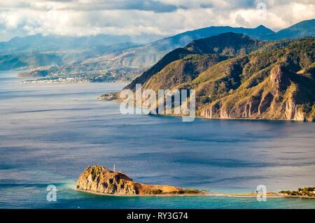 Dominica, Luftaufnahme von Scotts Head Bucht und Halbinsel Cachacrou Stockfoto