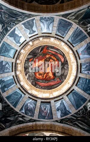 Der Mann des Feuers Fresko von José Clemente Orozco in der Hospicio Cabañas von Guadalajara, Jalisco, Mexiko Stockfoto