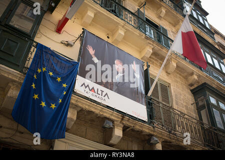 Banner von Joseph Muscat, Premierminister der Republic Street, Valletta, Malta, 21. Februar 2019. Stockfoto