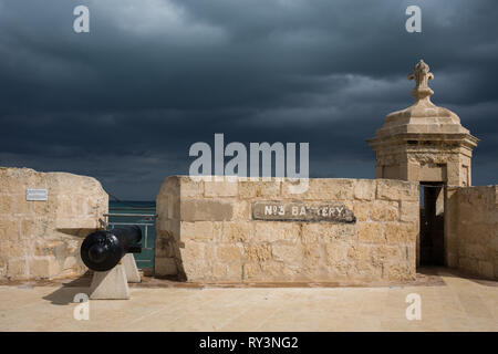 Blick von Fort St. Angelo, in Birgu, die "Drei Städte", in Valletta, Malta, 26. Februar 2019. Stockfoto