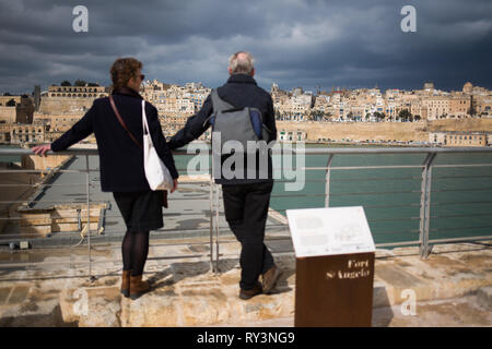 Blick auf Valletta von Fort St. Angelo, in Birgu, die "Drei Städte", in Valletta, Malta, 26. Februar 2019. Stockfoto