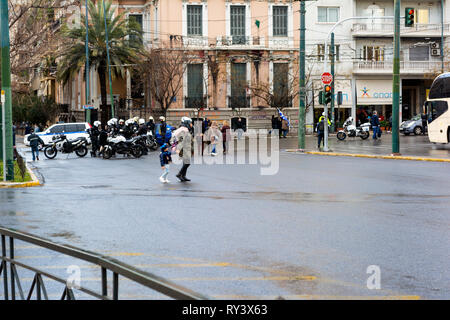 Athen, Griechenland - 20. Januar 2019: Griechische Polizisten mit Motor Fahrräder während einer Demonstration Ereignis Stockfoto