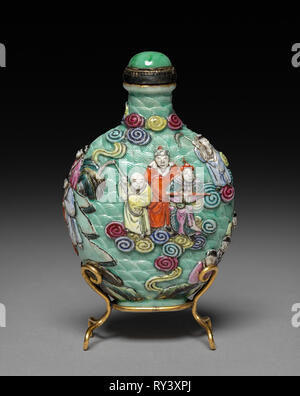 Abgeflachte Oval Schnupftabak Flasche mit Stopfen, 1796-1820. China, Qing Dynastie (1644-1912), Jiaqing Herrschaft (1795-1820). Porzellan; gesamt: 8,4 cm (3 5/16 Zoll Stockfoto