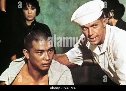 Mit STEVE MCQUEEN, der Sand Pebbles, 1966 Szene Stockfoto