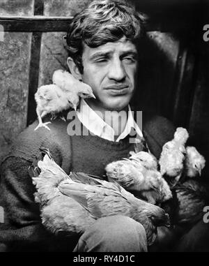 JEAN-PAUL BELMONDO, BIS ZU SEINEN OHREN, 1965 Stockfoto