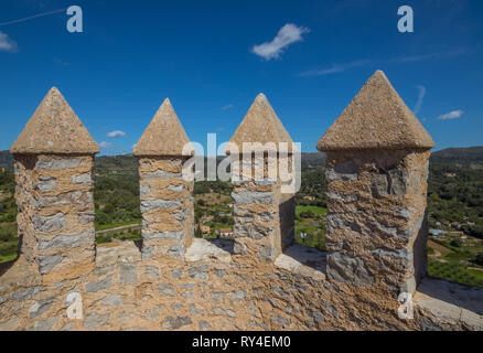 Befestigten Mauern an Santuari de Sant Salvador in Arta, Mallorca (Mallorca), Balearen, Spanien Stockfoto