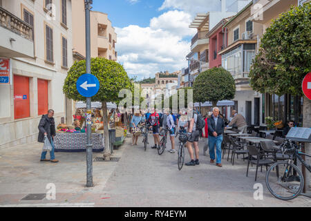 Straße Markt in Arta, Mallorca (Mallorca), Balearen, Spanien Stockfoto