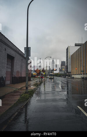 Detroit, Michigan, Vereinigte Staaten - 09.März 2018: Blick auf Trumpbull Avenue mit Blick todards Downtown Detroit. Detroit ist der größte und am Stockfoto