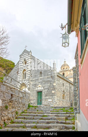 Die Kirche von San Lorenzo, auch als Santuario della Madonna Bianca in Porto Venere, Ligurien bekannt Stockfoto