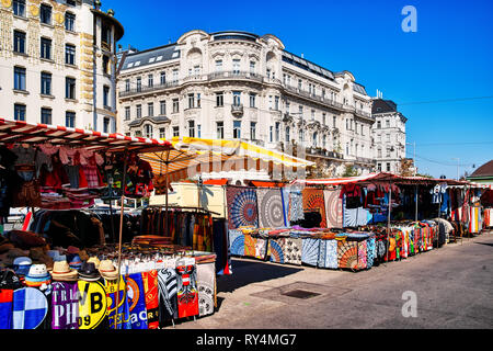 Wien, Österreich, 09/13/2018: Der Naschmarkt, Wiens beliebtesten Markt. An der Wienzeile über des Wienflusses gelegen, ist es etwa 1,5 Kilometer Stockfoto