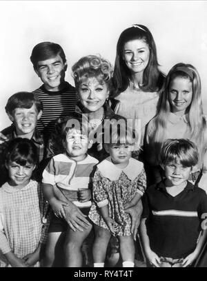 LUCILLE BALL, ERIC SHEA, GREG ATKINS, JENNIFER LECK, KEVIN BURCHETT, Kimberly Beck, LYNNELL ATKINS, MARGOT JANE, MITCH VOGEL, ihr MEINE UND UNSERE, 1968 Stockfoto