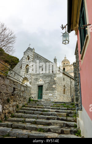 Die Kirche von San Lorenzo, auch als Santuario della Madonna Bianca in Porto Venere, Ligurien bekannt Stockfoto