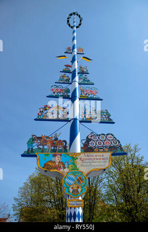 Maibaum, Viktualienmakt, Muenchen, Bayern, Deutschland Stockfoto